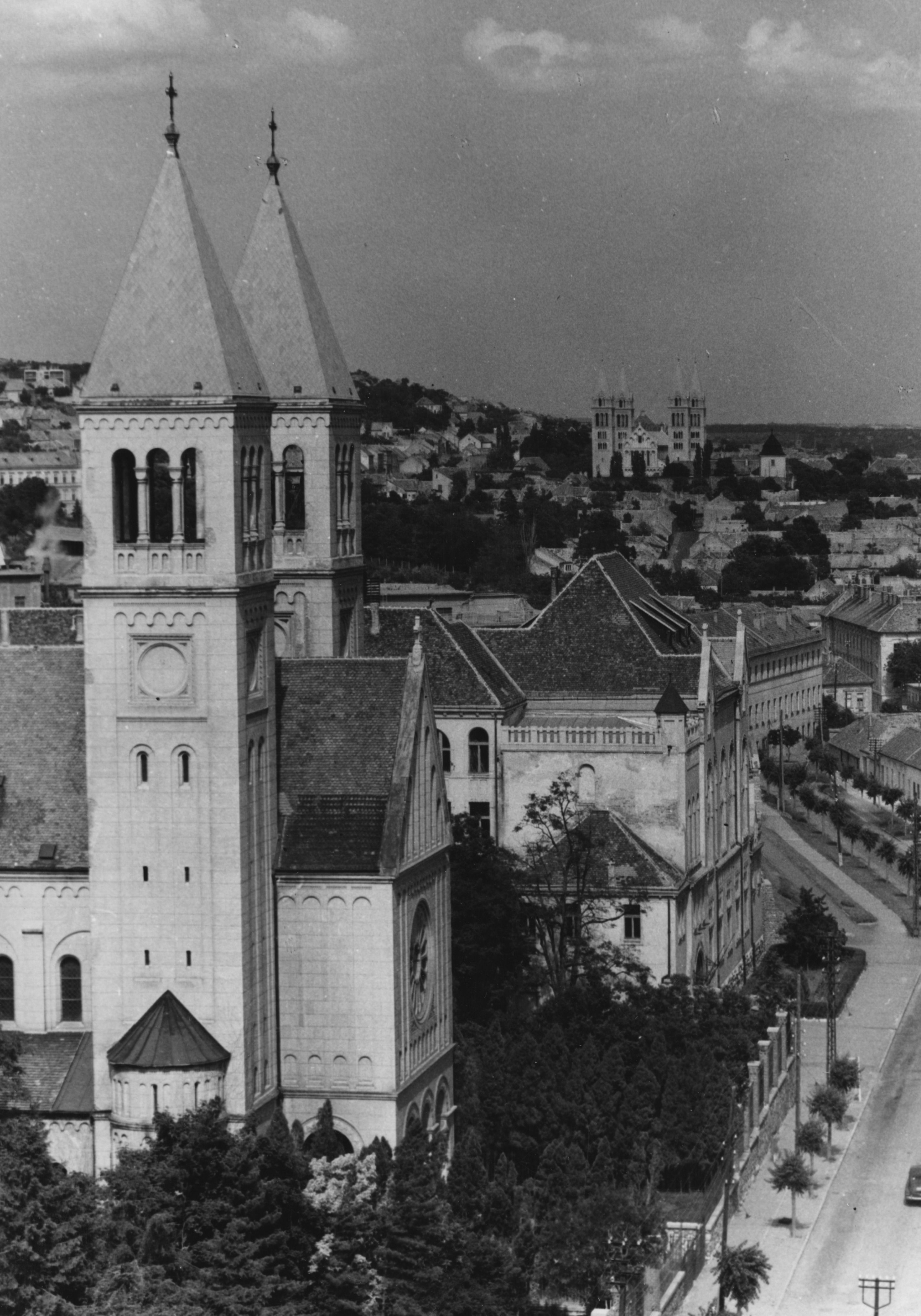 Pécs A Pius templom és a Tanárképző Főiskola