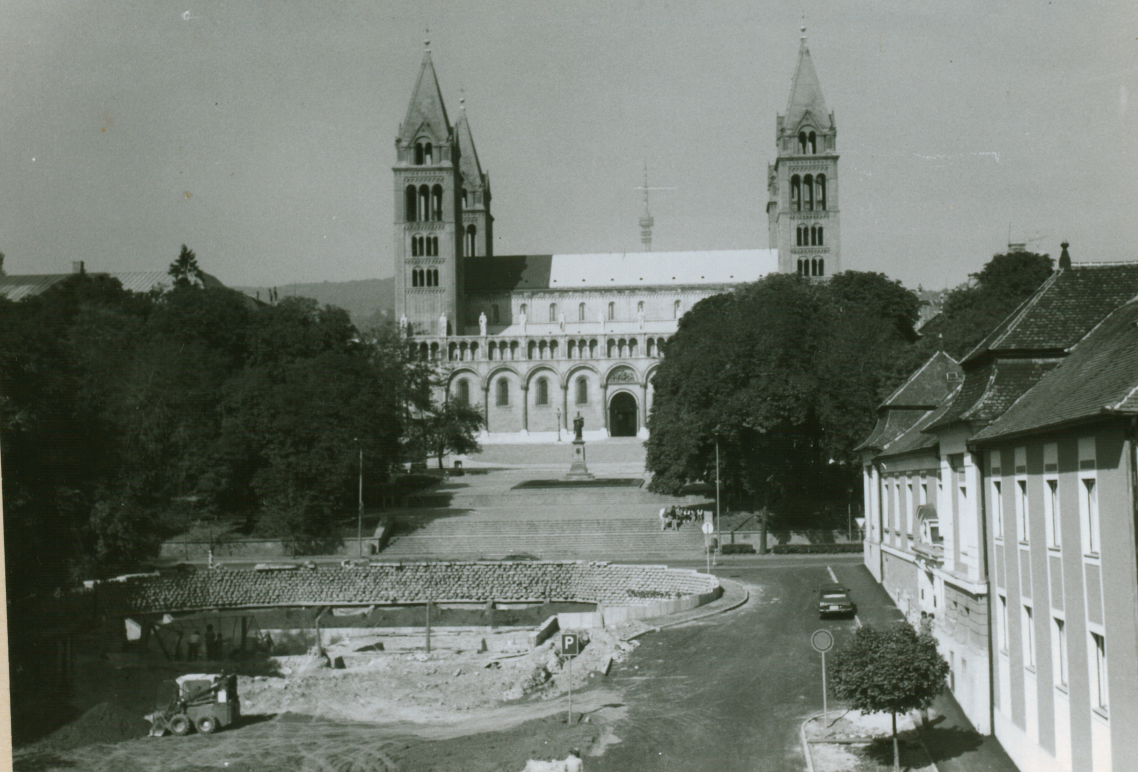 Pécs Sírkamra építkezés a Székesegyháznál