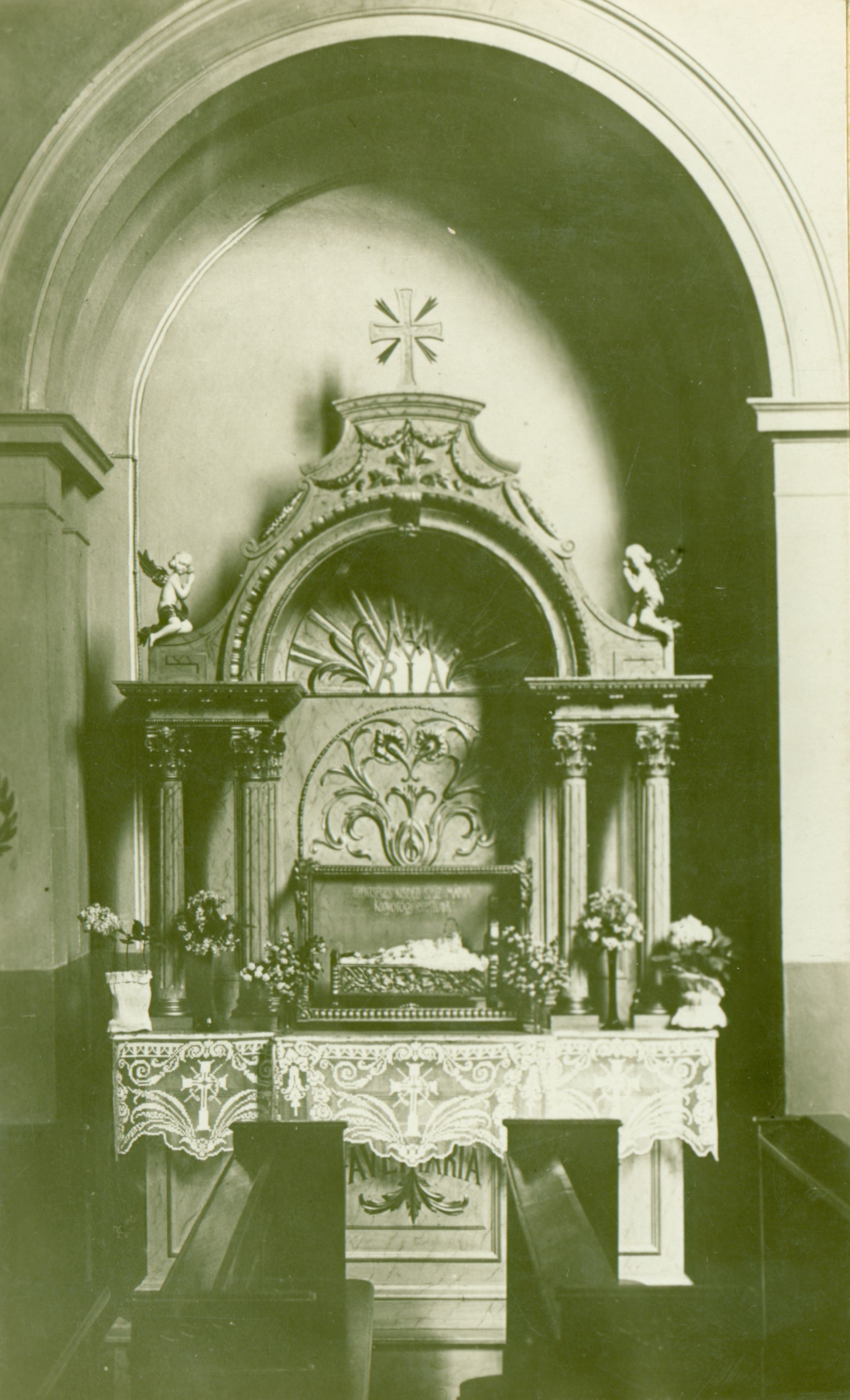 Pécs Oltár a Miasszonyunk-zárdatemplomban