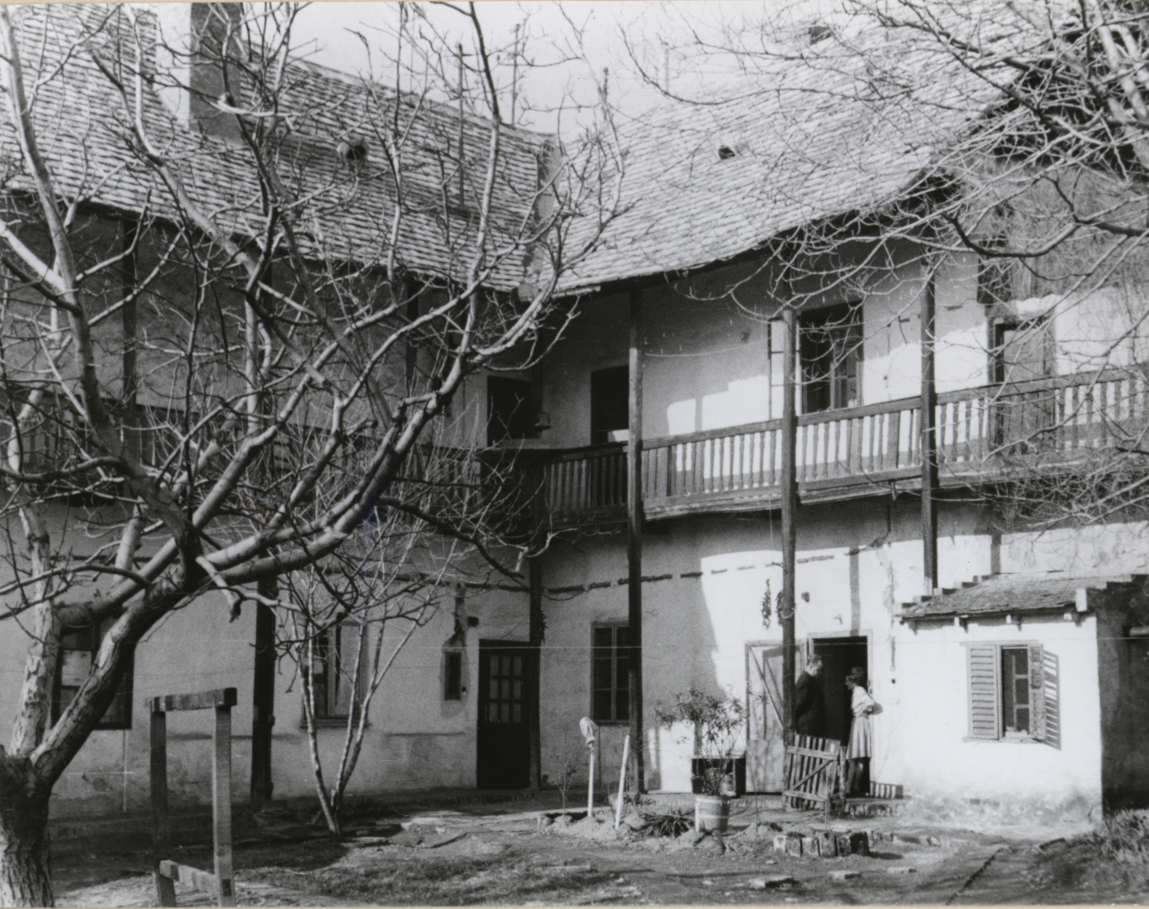 Pécs Lebontott lakóház a Barbakán mellett