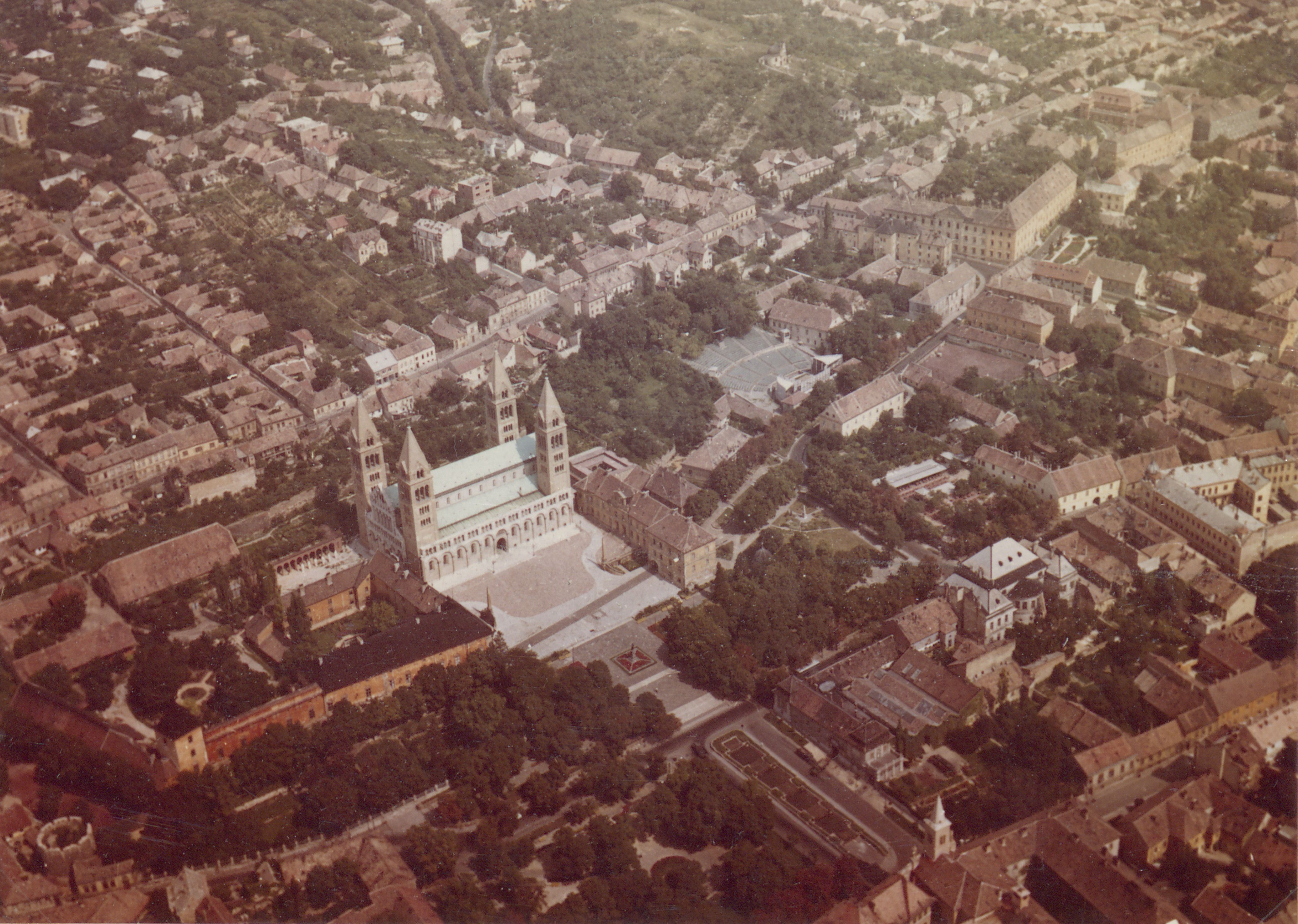 Pécs Légifotó a Székesegyházról