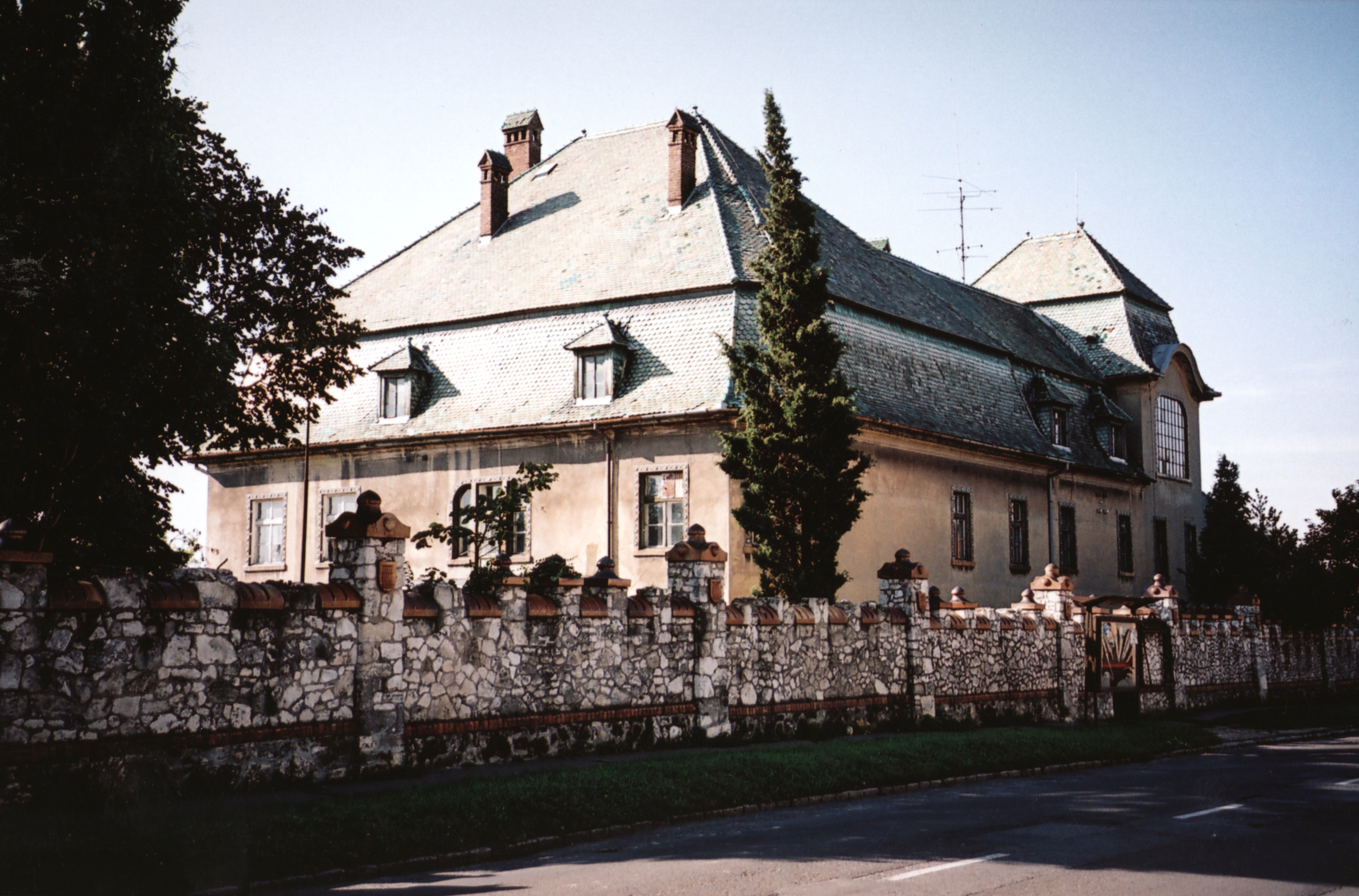 Pécs Dozsó a volt Zsolnay Művelődési Ház