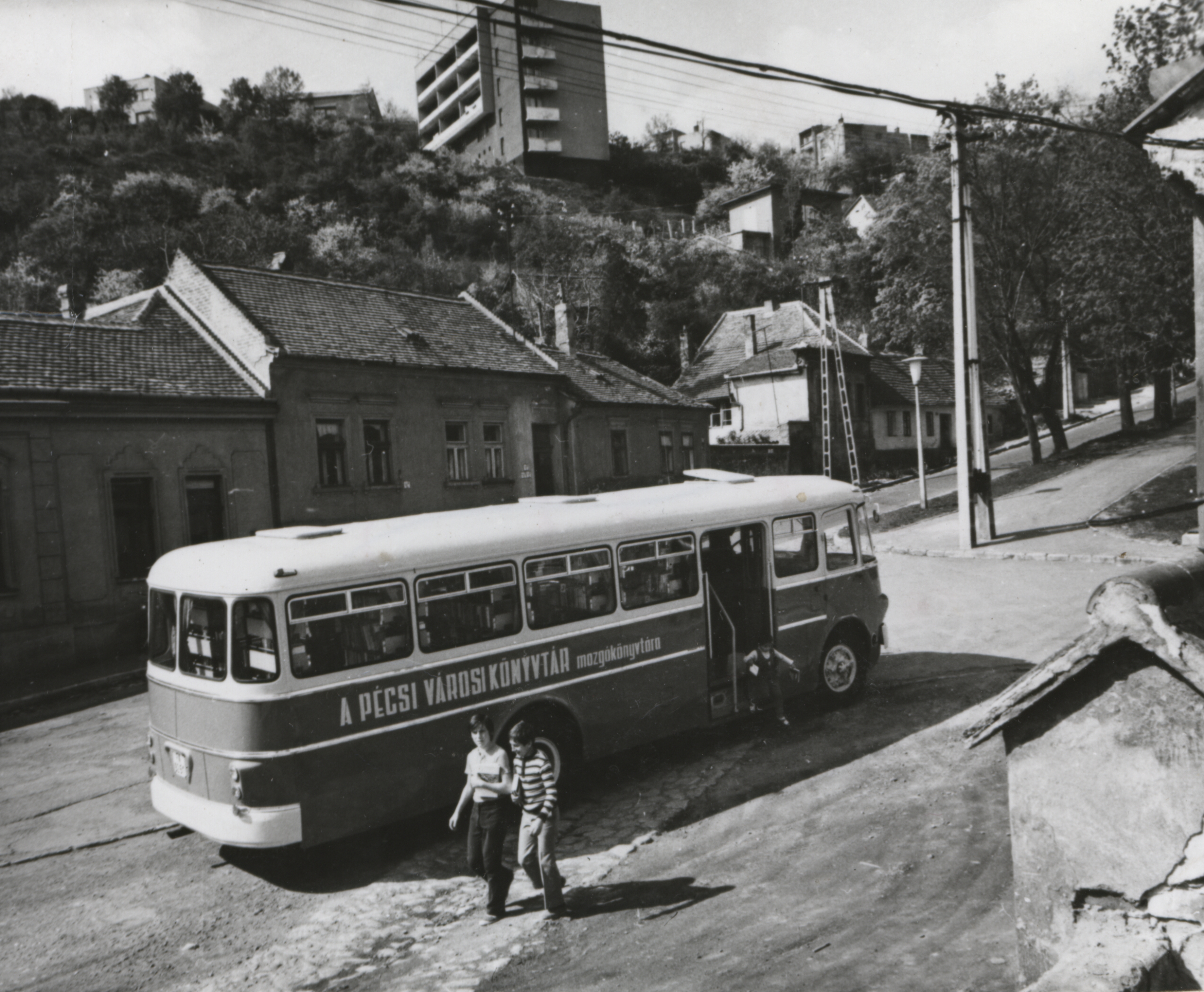 Pécs A városi könyvtárbusz az 1990-es években