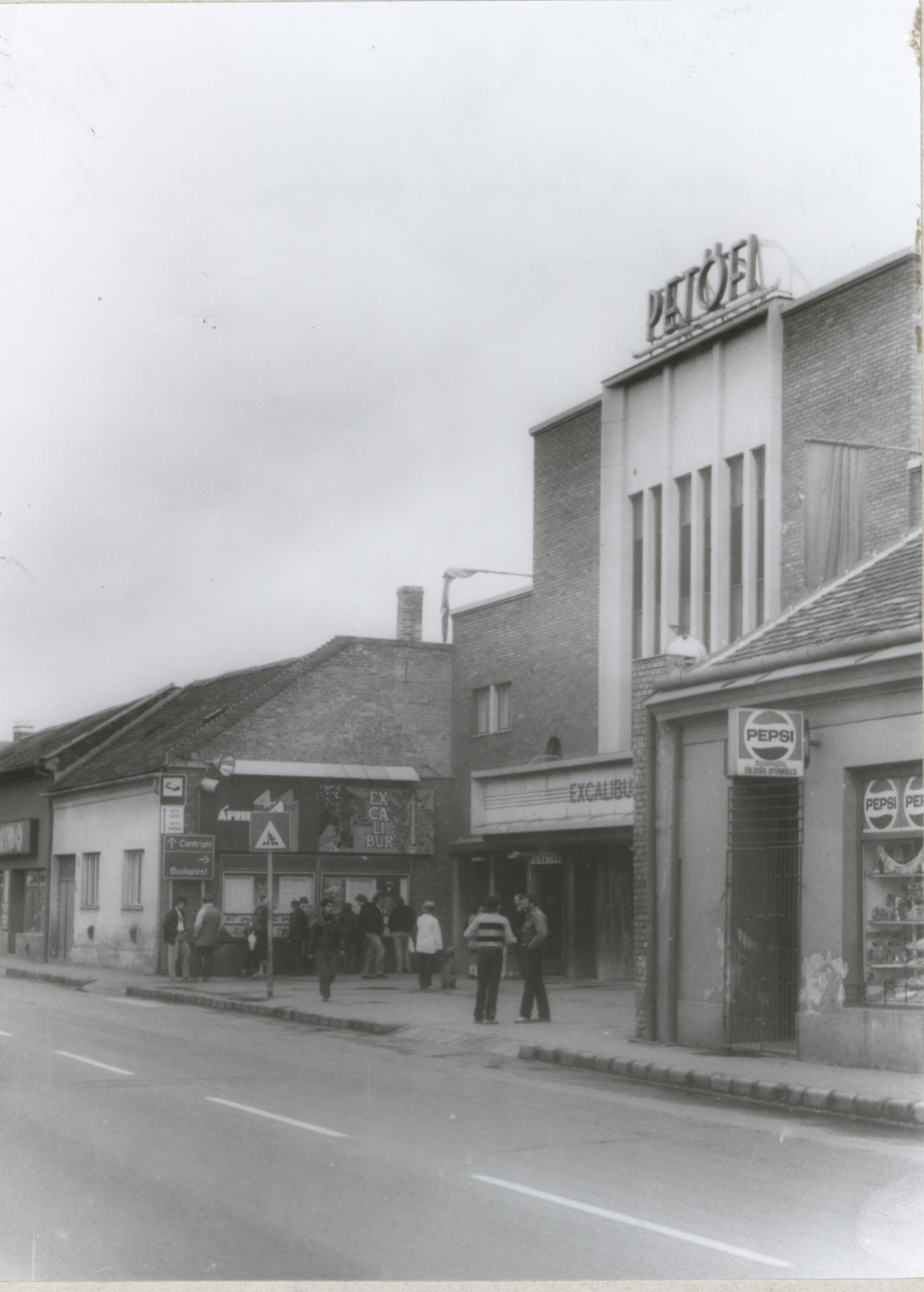 Pécs Petőfi mozi, 1984