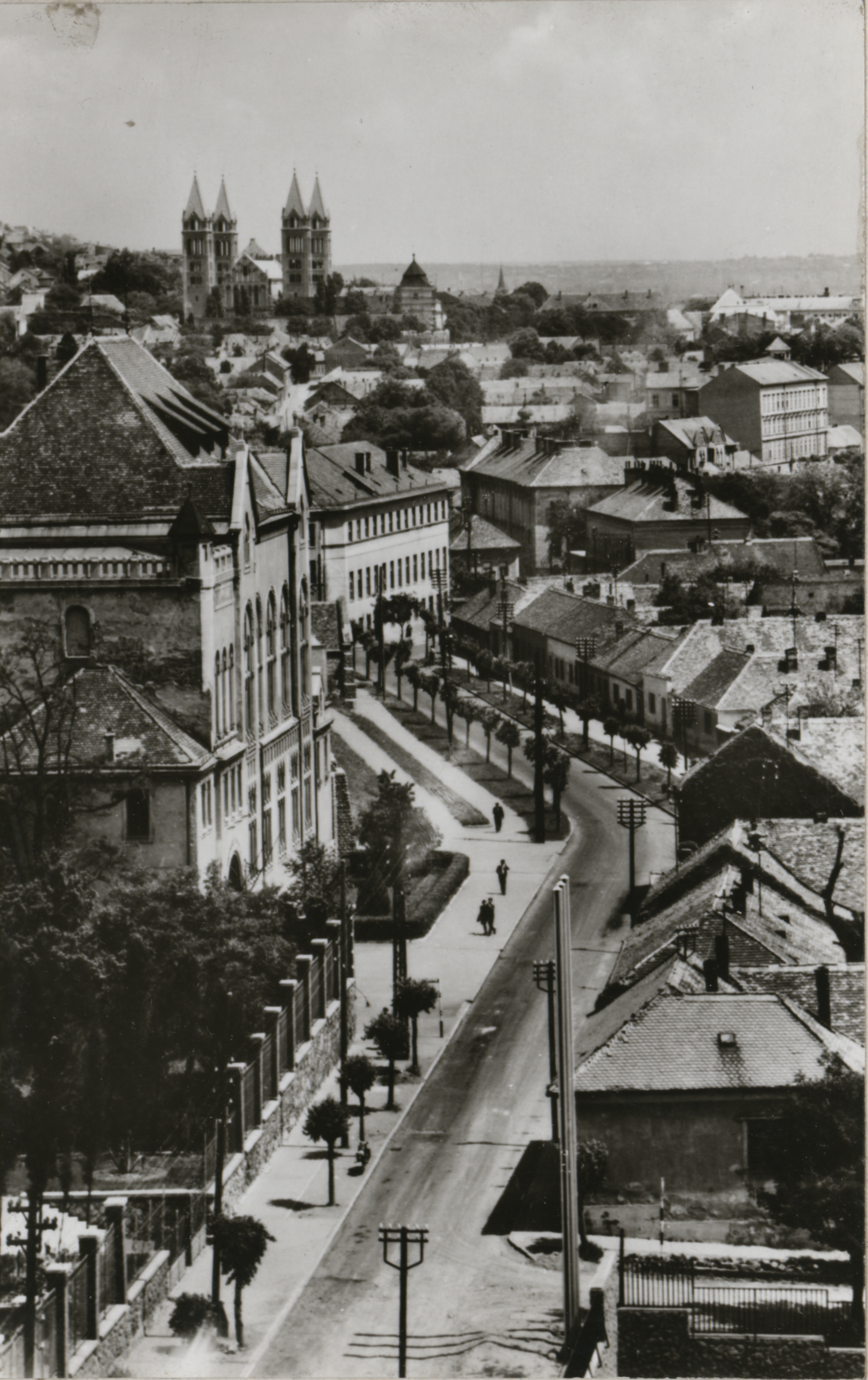 Pécs Ifjúság útja 1976-ból