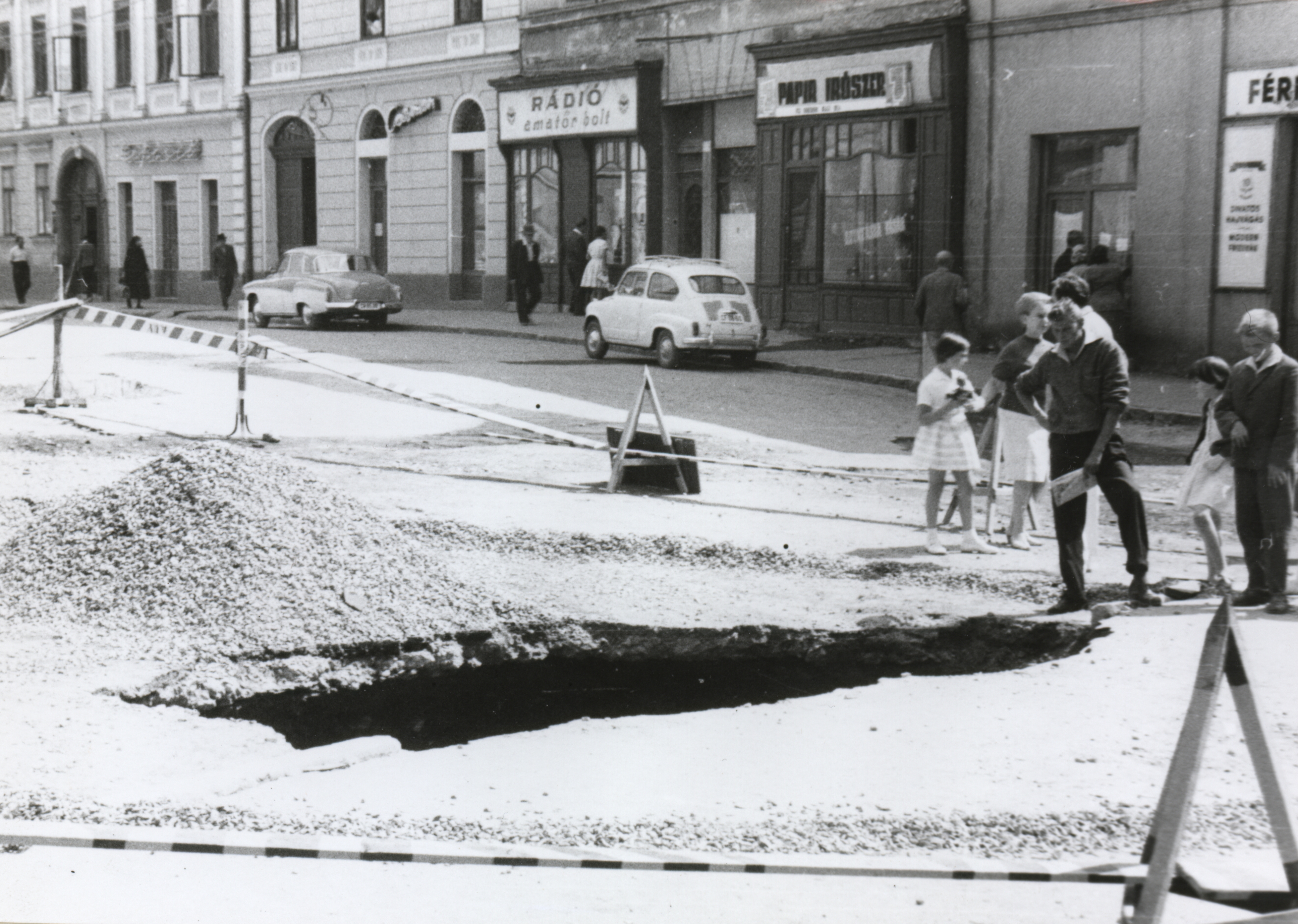 Pécs Jókai téri pincebeszakadás