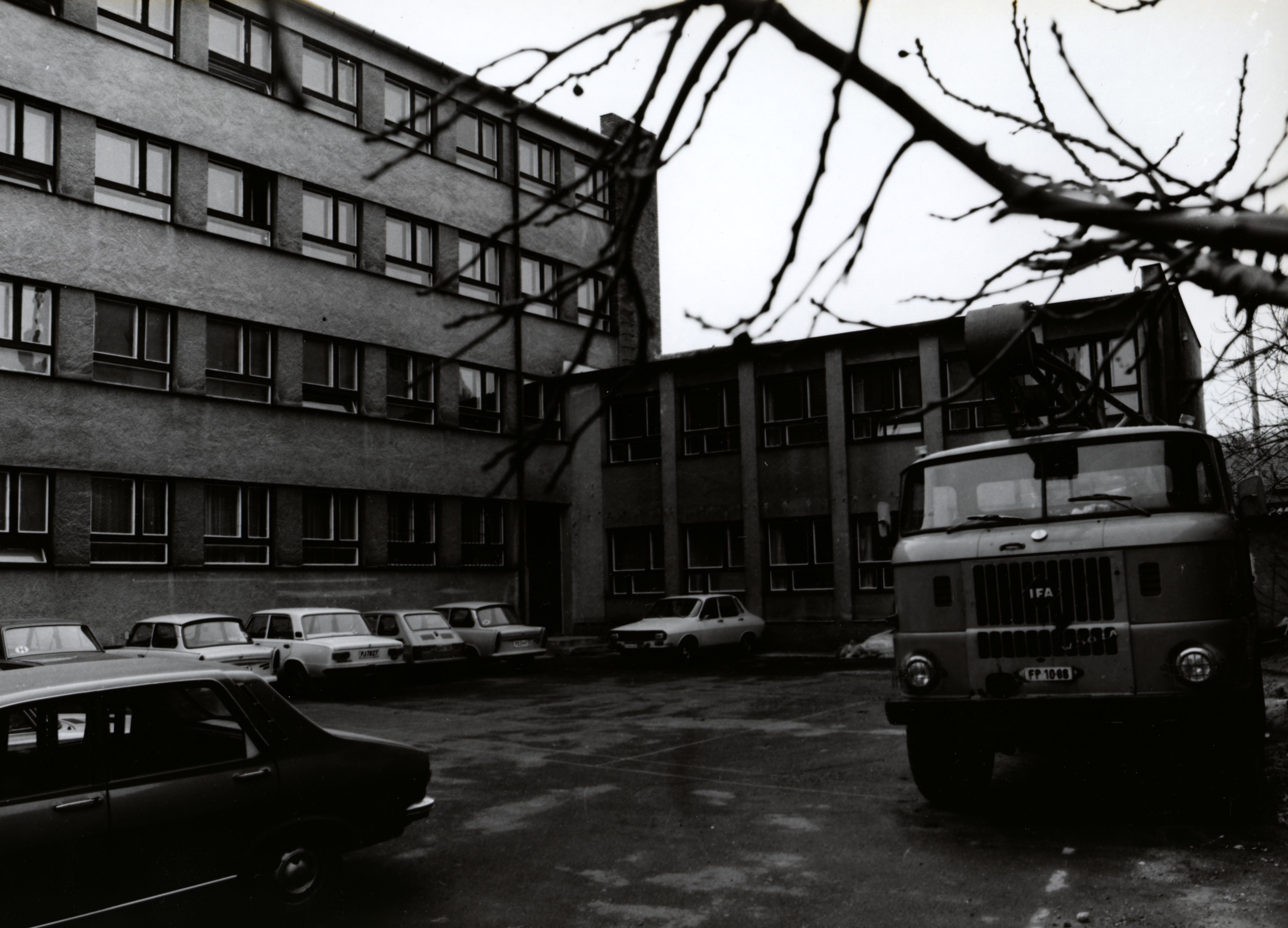 Pécs DTV kórház téri irodaház felújítás előtt