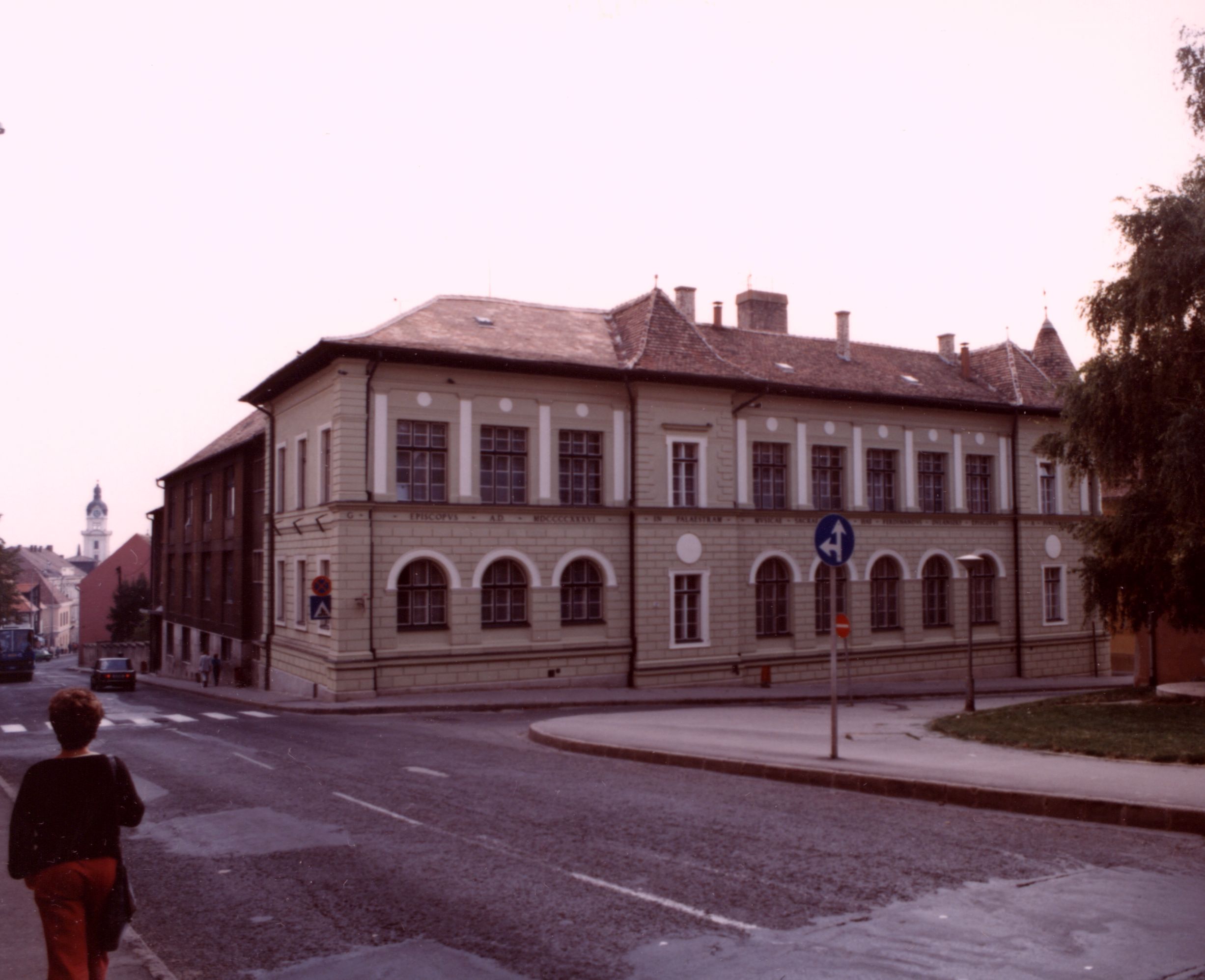 Pécs Hunyadi úti sarokház