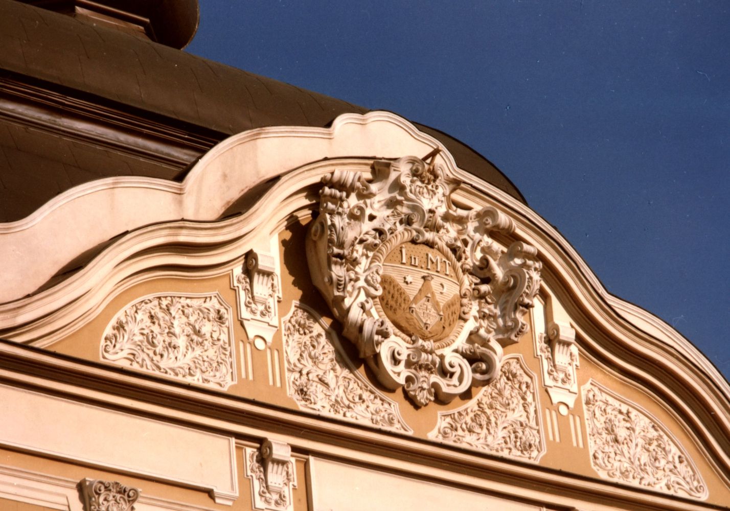 Pécs Városi Tanács a Szentháromság szoborral